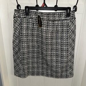 White House Black and White Lined Tweed Pencil Skirt Side Zip Size 10 NWT